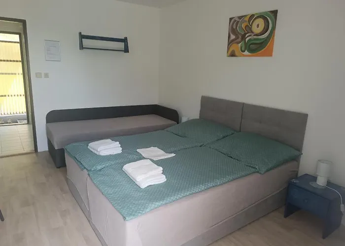 Hluboka 3* Глубока-над-Влтавой